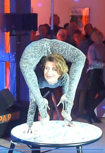 2015 Schlangenfrau Magdalena Stoilova Weihnachtsshow ARTmax Braunschweig