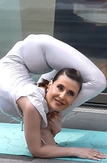 2016 Schlangenfrau Magdalena Stoilova Contortin Show Warming Up Ruhrpark Bochunm